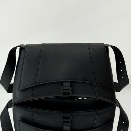 DOWNTOWN M CROSSBODY BAG 32 IN BLACK SOFT LAMBSKIN