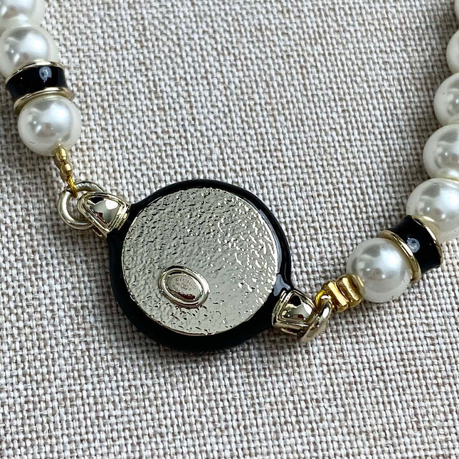 CLASSIC CC PEARL CHAIN NECKLACE WITH IMITATION PEARLS BLACK RESIN