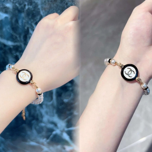 CLASSIC CC PEARL CHAIN NECKLACE WITH IMITATION PEARLS BLACK RESIN