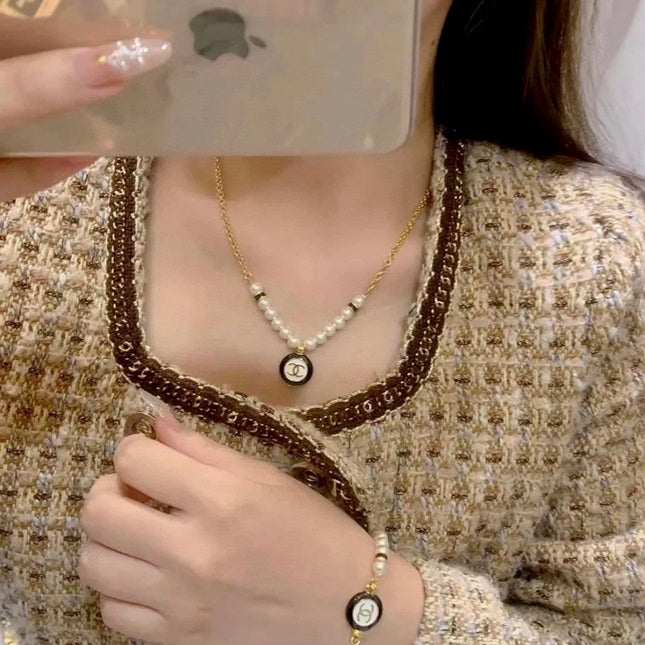 CLASSIC CC PEARL CHAIN NECKLACE WITH IMITATION PEARLS BLACK RESIN