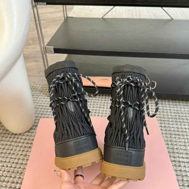 SNOW ANKLE BOOTS IN BLACK WRINKLED NYLON