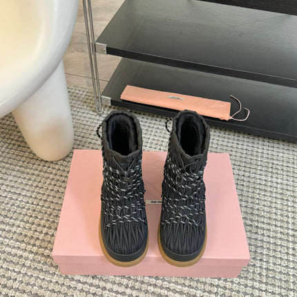 SNOW ANKLE BOOTS IN BLACK WRINKLED NYLON