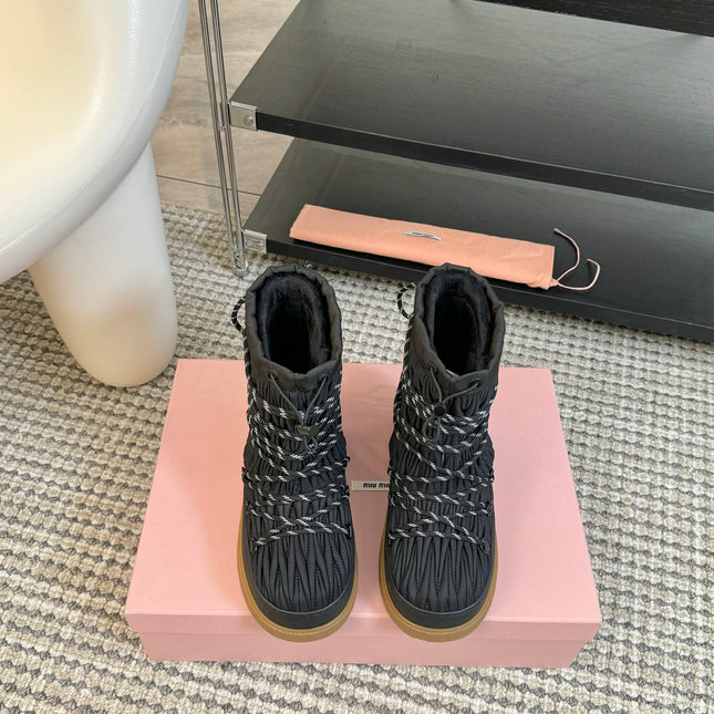 SNOW ANKLE BOOTS IN BLACK WRINKLED NYLON