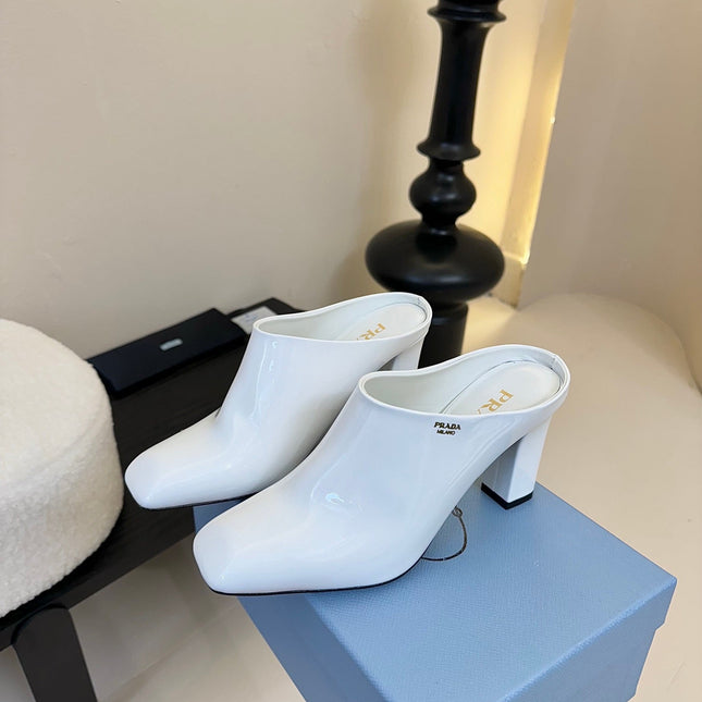 HIGH HEEL MULES WITH GOLD LETTERING LOGO IN WHITE GLOSSY CALFSKIN