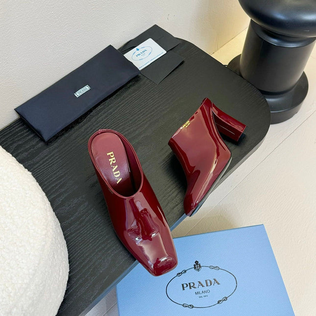 HIGH HEEL MULES WITH GOLD LETTERING LOGO IN SCARLET RED GLOSSY CALFSKIN