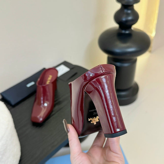 HIGH HEEL MULES WITH GOLD LETTERING LOGO IN SCARLET RED GLOSSY CALFSKIN