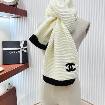 KNIT SCARF 200 CM IN WHITE CASHMERE WITH BLACK LOGO 383911