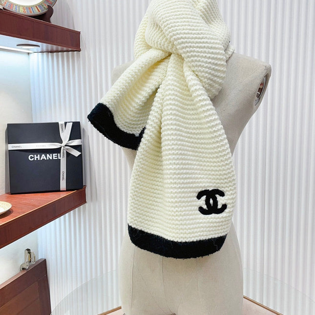 KNIT SCARF 200 CM IN WHITE CASHMERE WITH BLACK LOGO 383911
