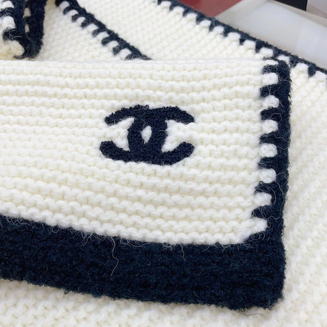 KNIT SCARF 200 CM IN WHITE CASHMERE WITH BLACK LOGO 383911