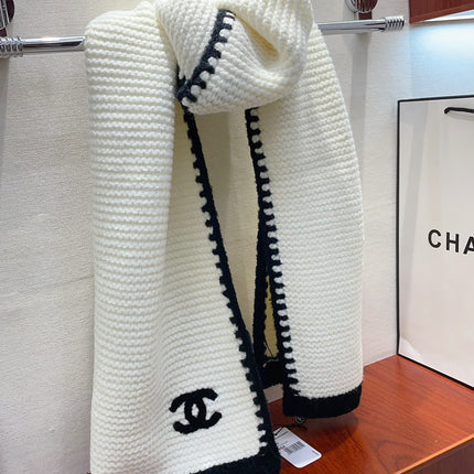 KNIT SCARF 200 CM IN WHITE CASHMERE WITH BLACK LOGO 383911