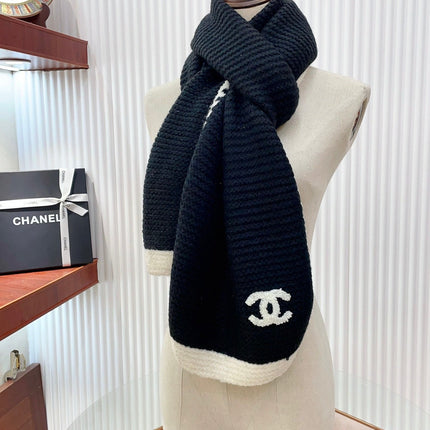 KNIT SCARF 200 CM IN BLACK CASHMERE WITH WHITE LOGO 383910