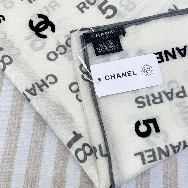 SQUARE SCARF 140 CM IN WHITE MONOGRAM CASHMERE 401158
