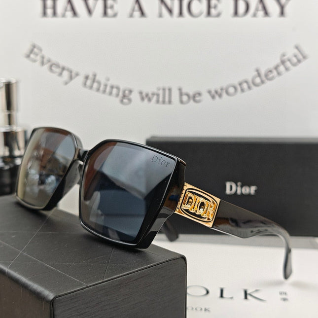 MONTAIGNE SQUARE SUNGLASS 58044 IN ACETATE