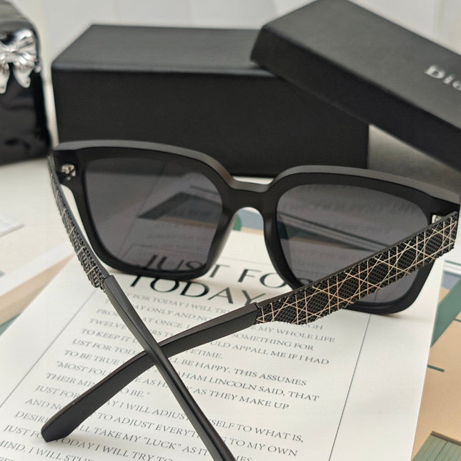 MONTAIGNE SUNGLASS 53048 IN ACETATE