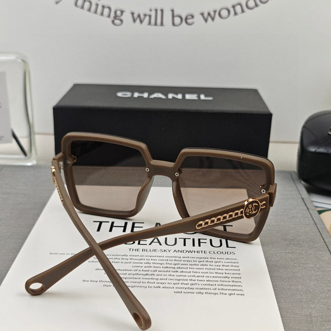 SQUARE SUNGLASSES 59909 IN BLACK TR FRAME WITH RESIN LENSES