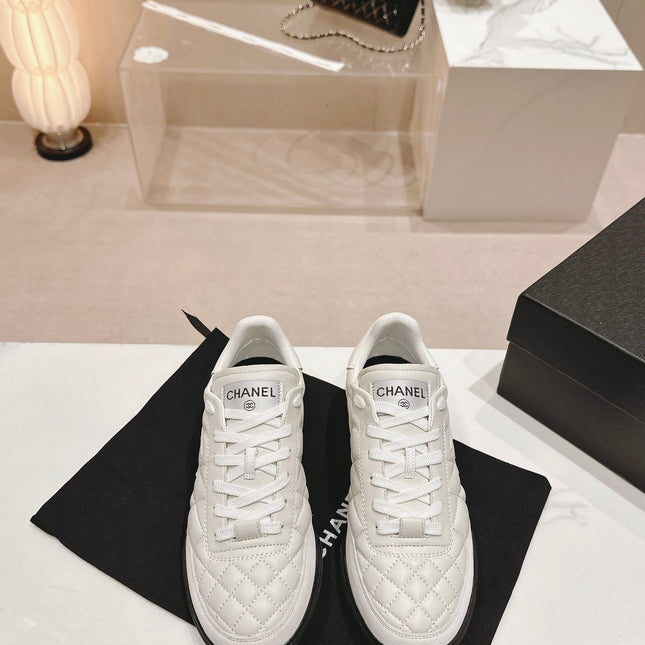 SNEAKERS IN GLOSSY WHITE LAMBSKIN
