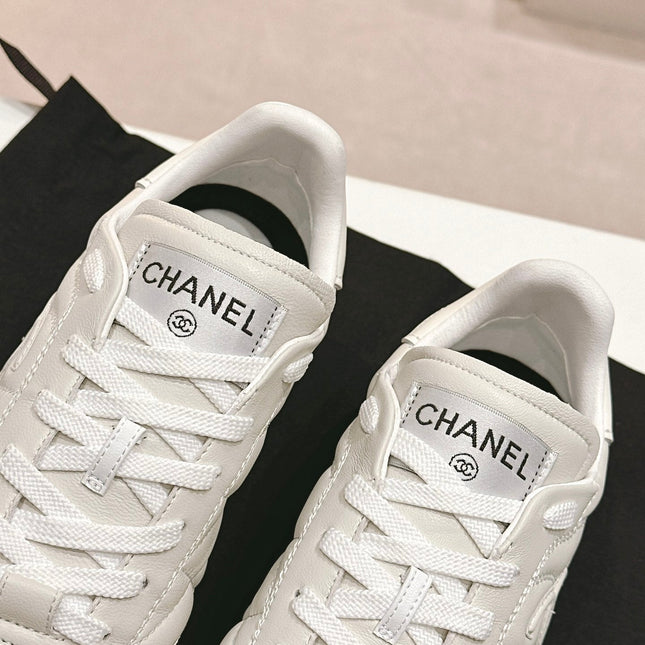SNEAKERS IN GLOSSY WHITE LAMBSKIN
