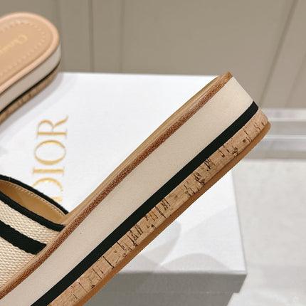 DWAY WEDGE SLIDES 45MM IN BEIGE AND BLACK FABRIC RAFFIA SOLE