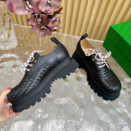 HADDOCK LACE-UP SHOE IN BLACK CALFSKIN WITH WOVEN DESIGN