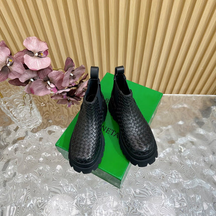 FIREMAN ANKLE BOOT IN BLACK CALFSKIN WITH WOVEN DESIGN