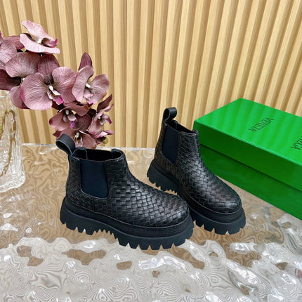 FIREMAN ANKLE BOOT IN BLACK CALFSKIN WITH WOVEN DESIGN