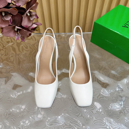 KNOT PUMP 9 CM IN WHITE CALFSKIN WITH GOLD FINISHED METAL HEEL