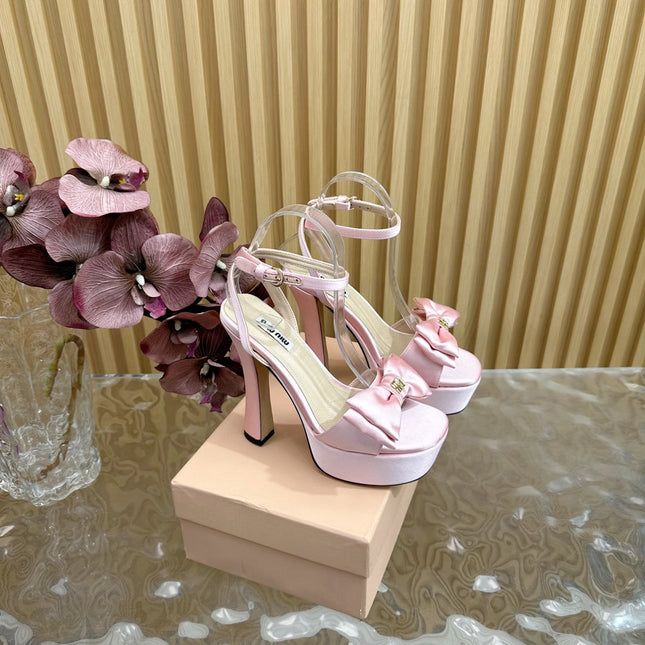 HIGH BOW PLATFORM IN LIGHT PINK SILK