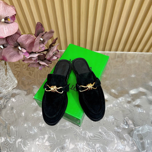 OPEN-BACK LOAFER REALISED IN BLACK SUEDE WITH SIGNATURE METALLIC KNOT DETAIL