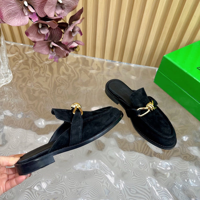 OPEN-BACK LOAFER REALISED IN BLACK SUEDE WITH SIGNATURE METALLIC KNOT DETAIL