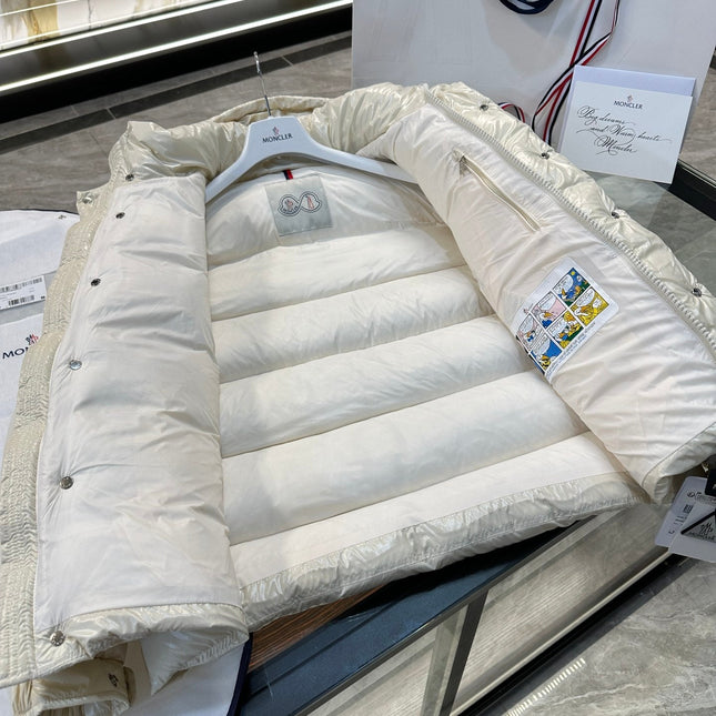 MONCLER 25S JACKET IN WHITE 026