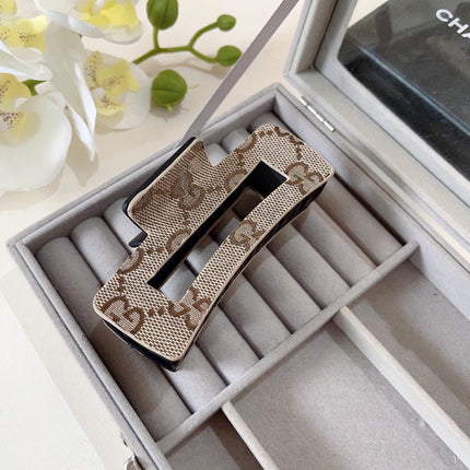 CLAW CLIP IN BEIGE AND EBONY MONOGRAM CANVAS AND RESIN 310623