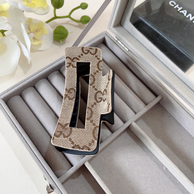 CLAW CLIP IN BEIGE AND EBONY MONOGRAM CANVAS AND RESIN 310623