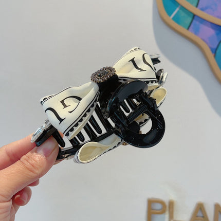 CLAW CLIP DIAMOND-EMBELLISHED IN WHITE RESIN AND RE-NYLON 343271