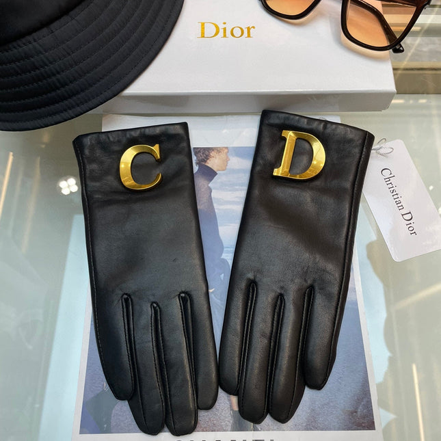 GLOVES WITH METAL HARDWARE IN BLACK LAMBSKIN 218820