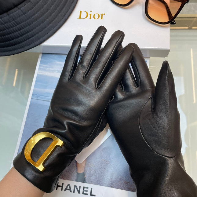 GLOVES WITH METAL HARDWARE IN BLACK LAMBSKIN 218820
