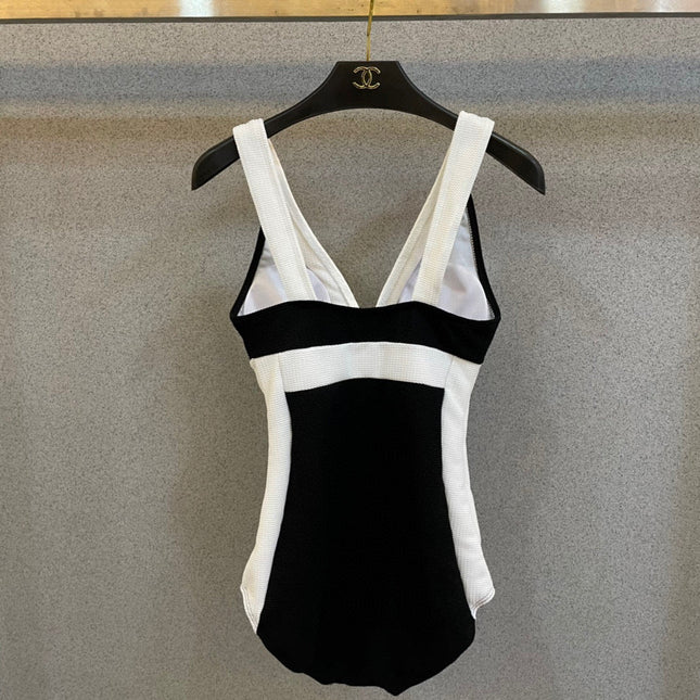 CC BIKINI SWIMSUIT SET IN BLACK AND WHITE 573554