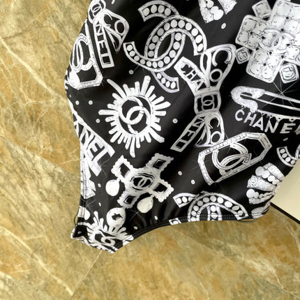 CC BIKINI SWIMSUIT SET IN BLACK AND WHITE CHARM PRINTED 581300