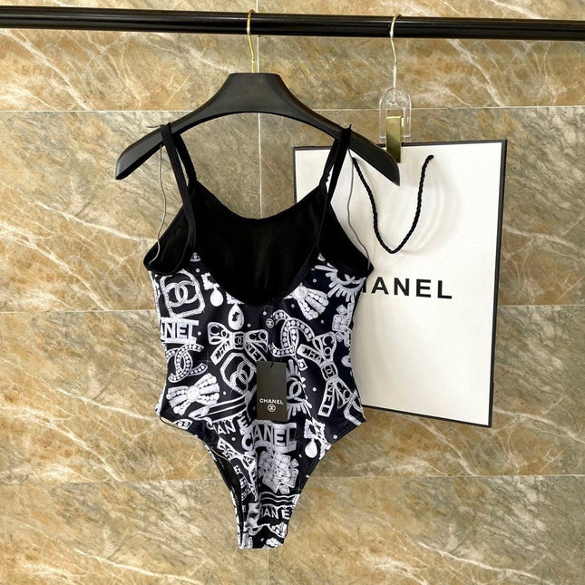 CC BIKINI SWIMSUIT SET IN BLACK AND WHITE CHARM PRINTED 581300