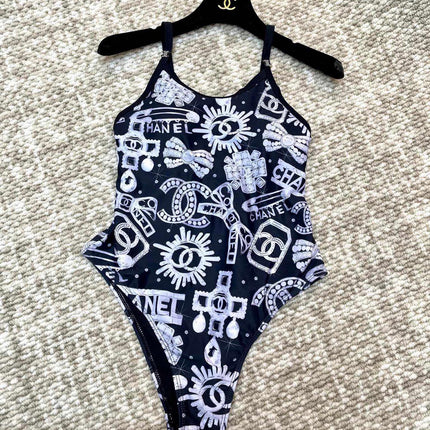 CC BIKINI SWIMSUIT SET IN BLACK AND WHITE CHARM PRINTED 581300