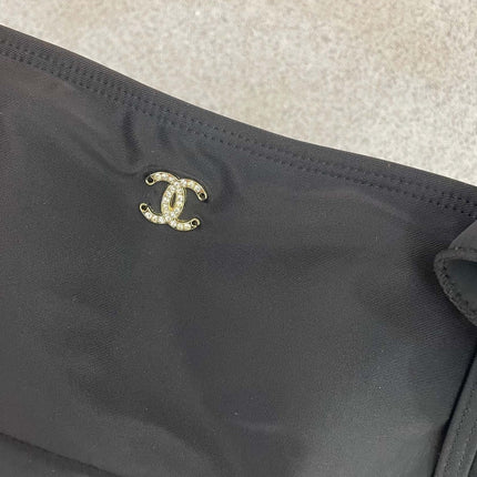 CC BIKINI SWIMSUIT SET IN BLACK ATTACHED WITH GOLD METAL LOGO 615196