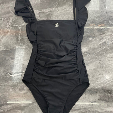 CC BIKINI SWIMSUIT SET IN BLACK ATTACHED WITH GOLD METAL LOGO 615196