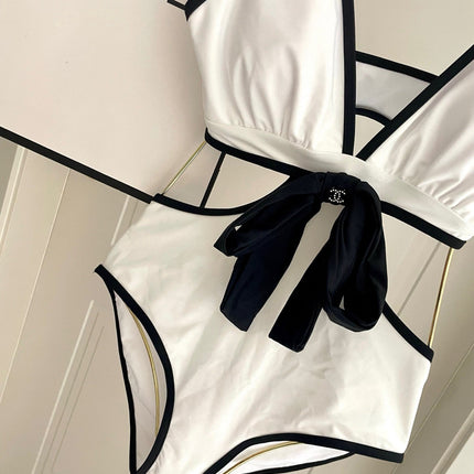 CC BIKINI SWIMSUIT SET IN WHITE AND BOW BLACK 622186
