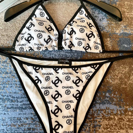BIKINI SWIMSUIT IN WHITE AND BLACK LOGO PRINTED 627826