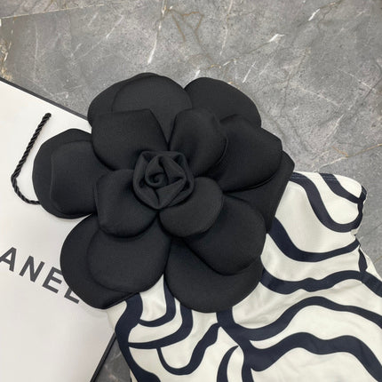 ONE-PIECE SWIMSUIT WITH FLORAL PATTERN IN BLACK AND WHITE 627827