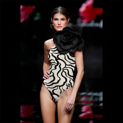 ONE-PIECE SWIMSUIT WITH FLORAL PATTERN IN BLACK AND WHITE 627827