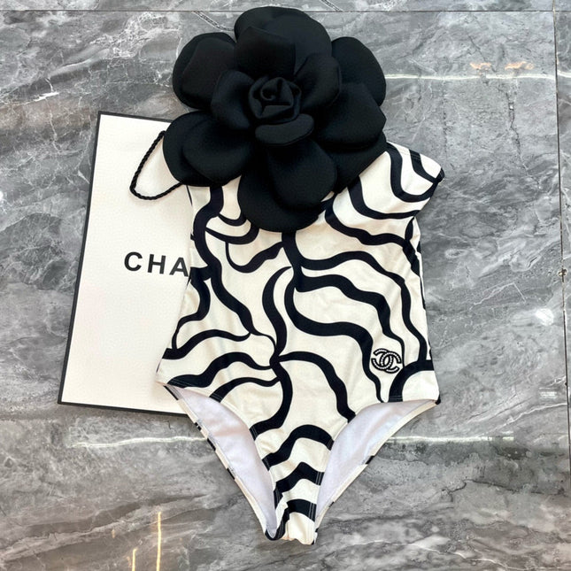 ONE-PIECE SWIMSUIT WITH FLORAL PATTERN IN BLACK AND WHITE 627827