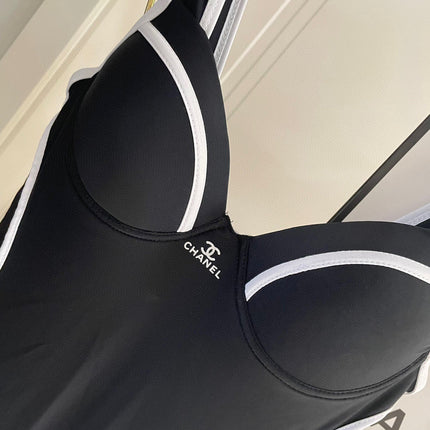 SWIMSUIT BODYSUIT IN BLACK AND WHITE STRIPED 627831