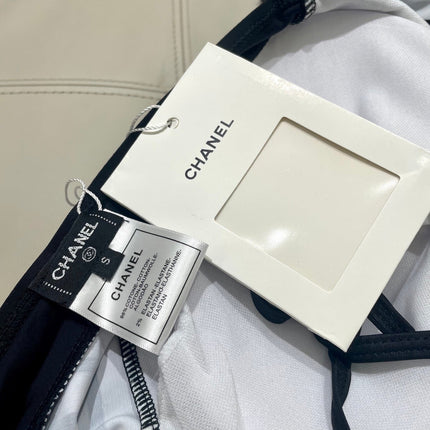 CC BIKINI SWIMSUIT SET IN WHITE WITH BLACK VERTICAL STRIPES 633258