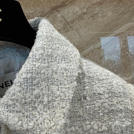 CHANEL 25S TWEED COAT 320