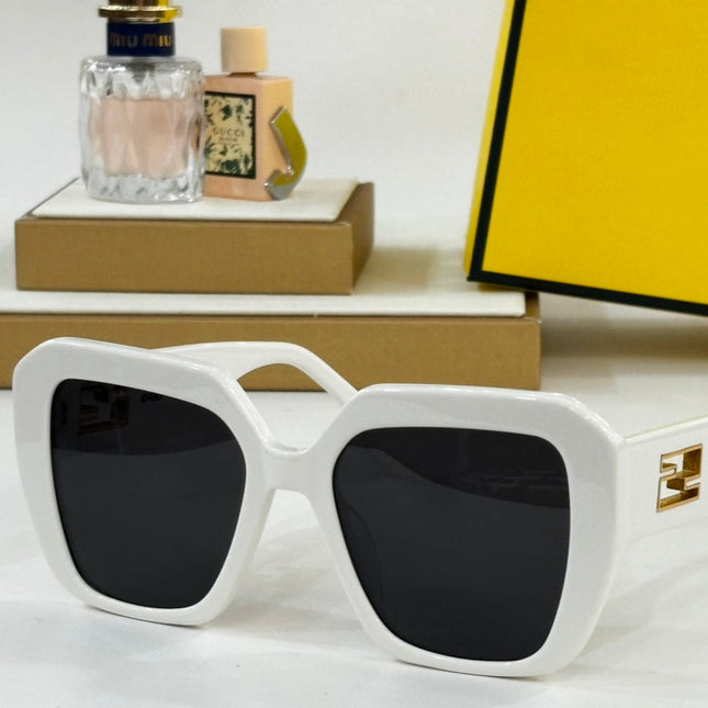 OVERSIZED FIRST CRYSTAL SQUARE FRAME SUNGLASSES FE40105 IN ACETATE
